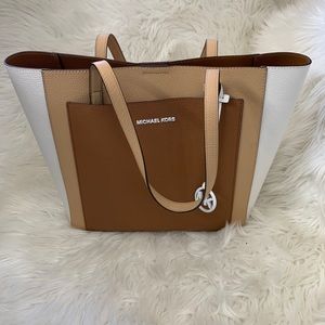 Michael Kors Handbag ❤️